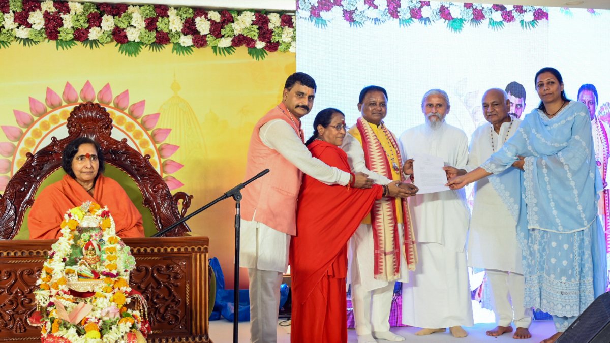 Odisha CM joins spiritual leaders at Jagannath Temple Bhagwat Katha