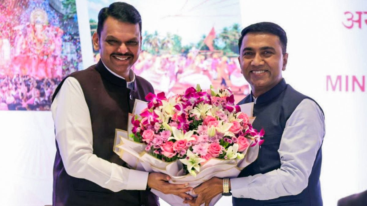 Fadnavis gets warm welcome from Sawant in Panaji