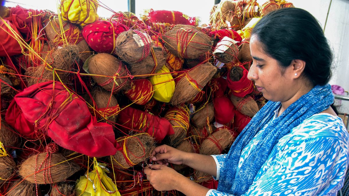 Woman performs Ekadashi ritual at Khatu Shyam Temple