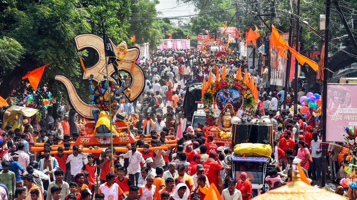 Devotees join Palkhi Kanwad procession in Akola