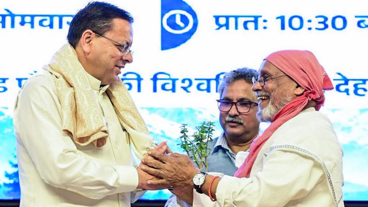 Uttarakhand CM greets environmentalist at Dehradun event