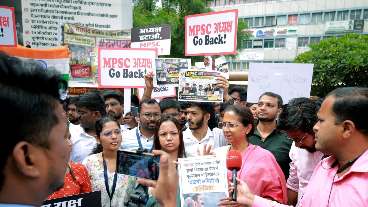 Supriya Sule joins student march against MPSC paper leak