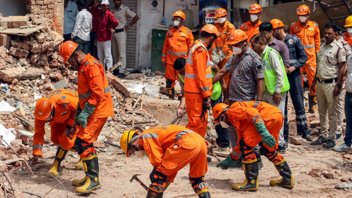 NDRF conducts rescue op after building collapse in Delhi