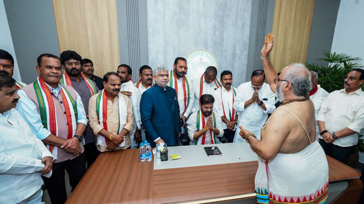 Telangana CM inaugurates Duddilla Sripada Rao Central Hall