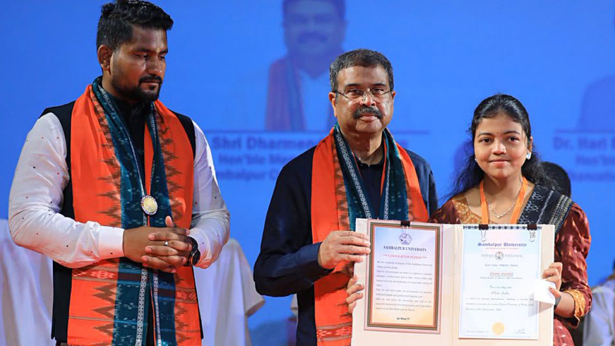 BJP MP Pradhan presents degree at Sambalpur University convocation