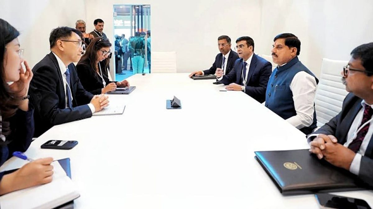 Yadav meets World Bank VP for Digital and AI in Dubai