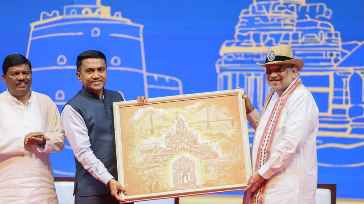 Amit Shah felicitated by Goa CM at Police Colour Award Ceremony