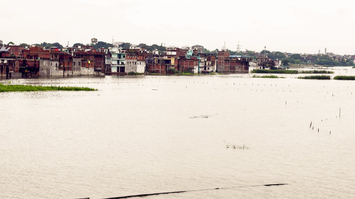Floodwaters surround settlements as Ganga and Yamuna rise in Prayagraj