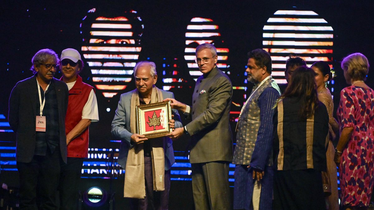 Omar Abdullah honours Ramesh Sippy at J&K film festival opening