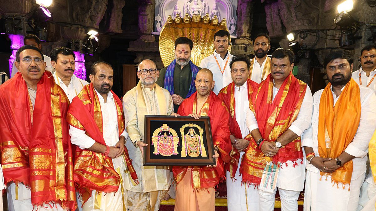 Yogi Adityanath felicitated at Tirumala temple