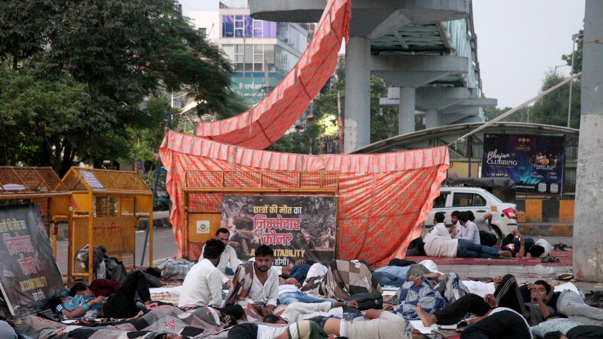 Delhi University students protest overnight after PG collapse