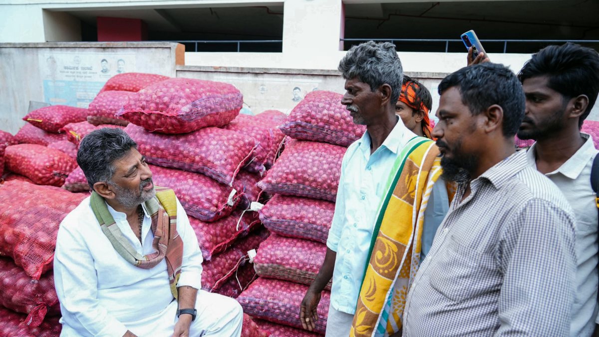 Karnataka CM Shivakumar visits Yeshwanthpur APMC, reviews farmer issues