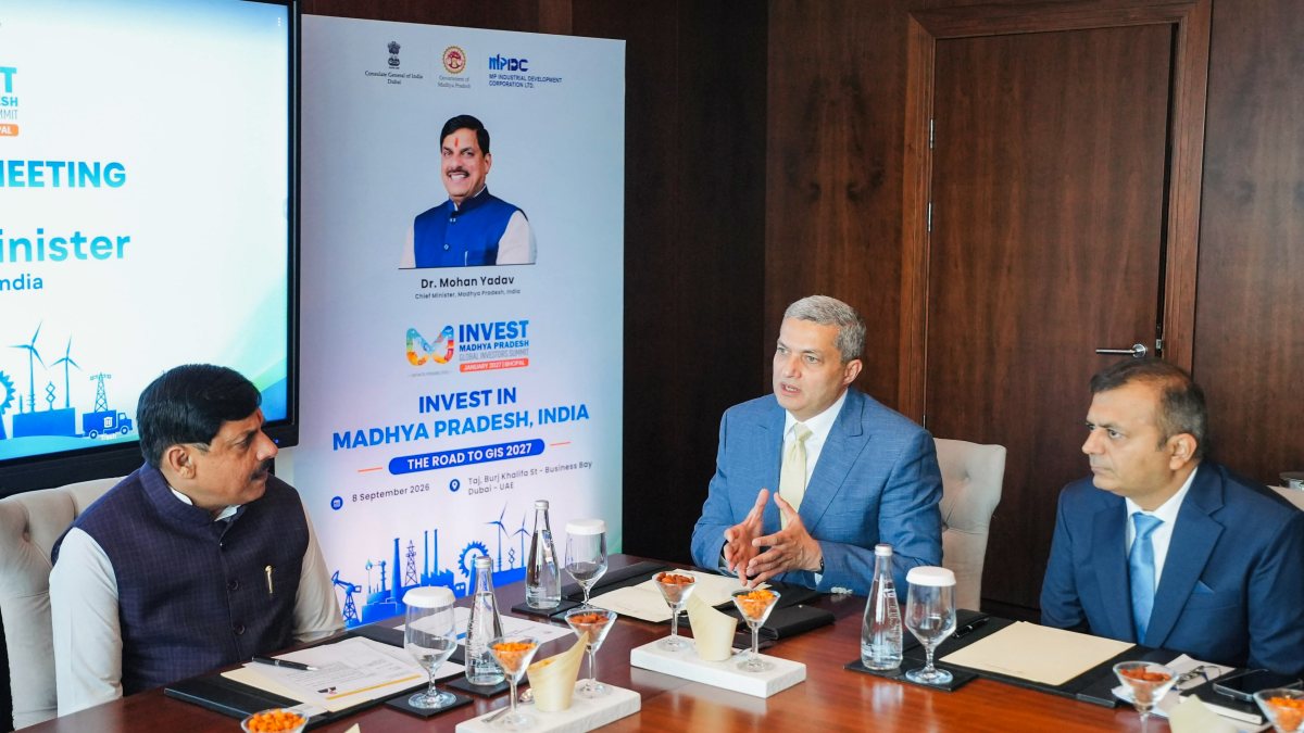 Yadav meets DP World CEO at AIM Congress in Dubai
