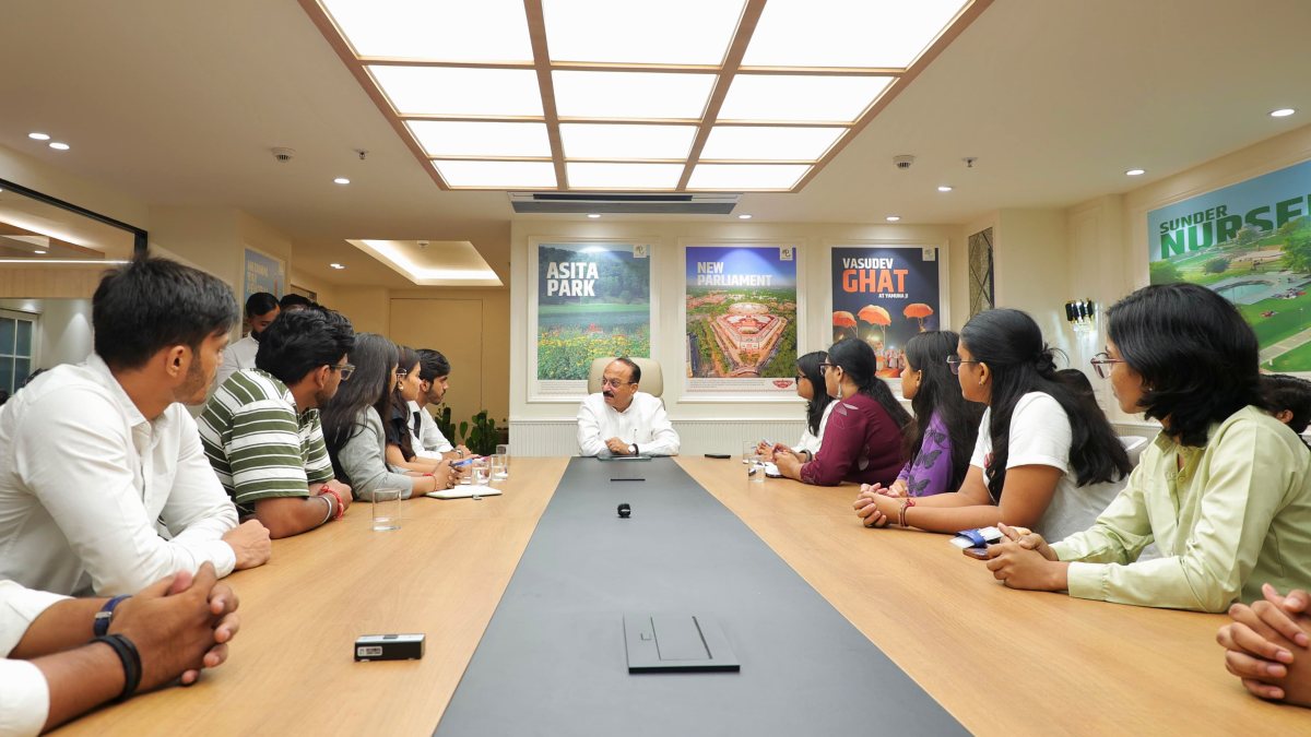 Delhi minister meets students in PG accommodations