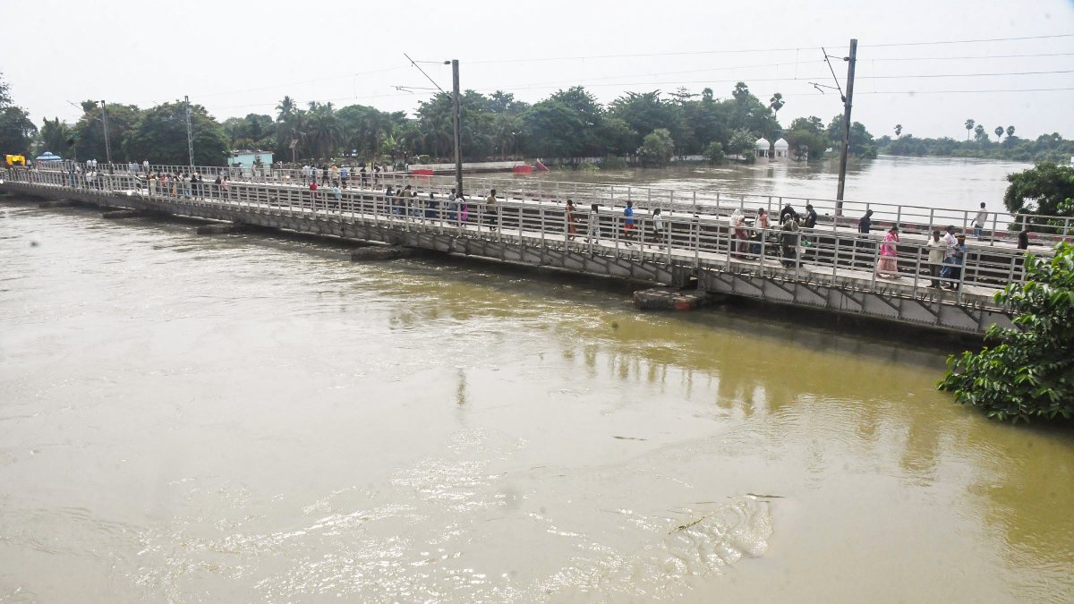 Patna residents cross bridge as Punpun river swells