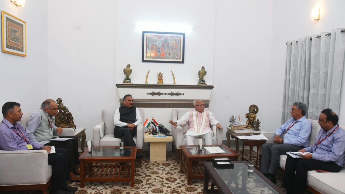 Himachal CM Sukhu meets Union Minister Khattar in Delhi