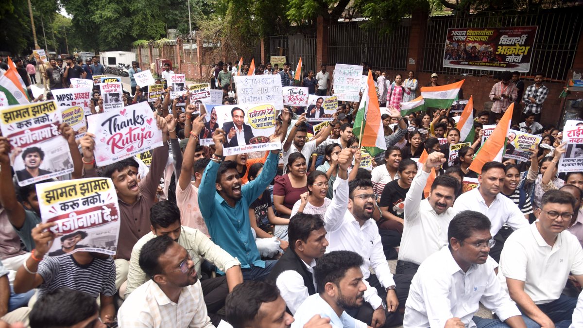 Students protest MPSC paper leak in Nagpur