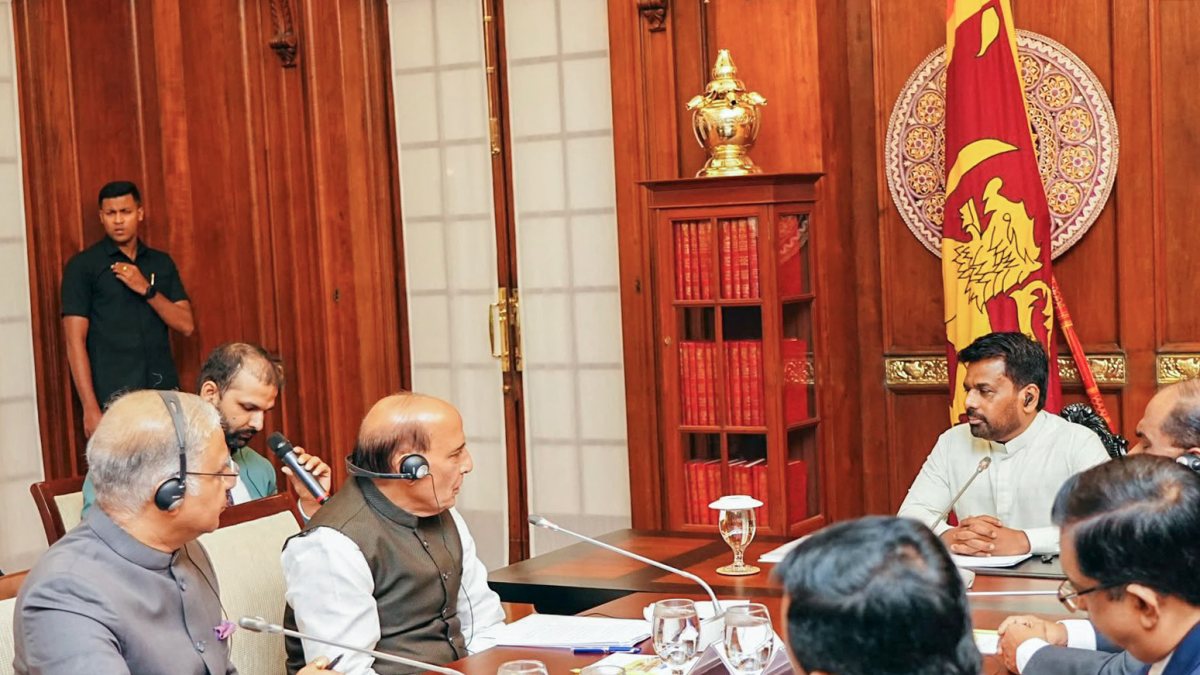 Rajnath Singh meets Sri Lankan President in Colombo