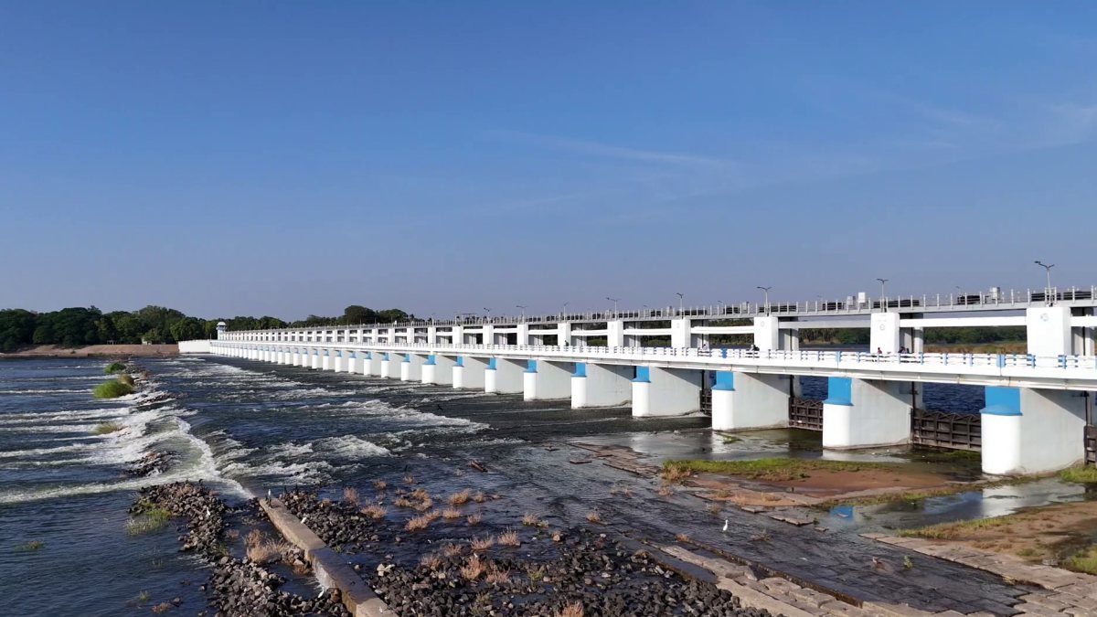 Mukkombu Dam releases water for Cauvery delta irrigation