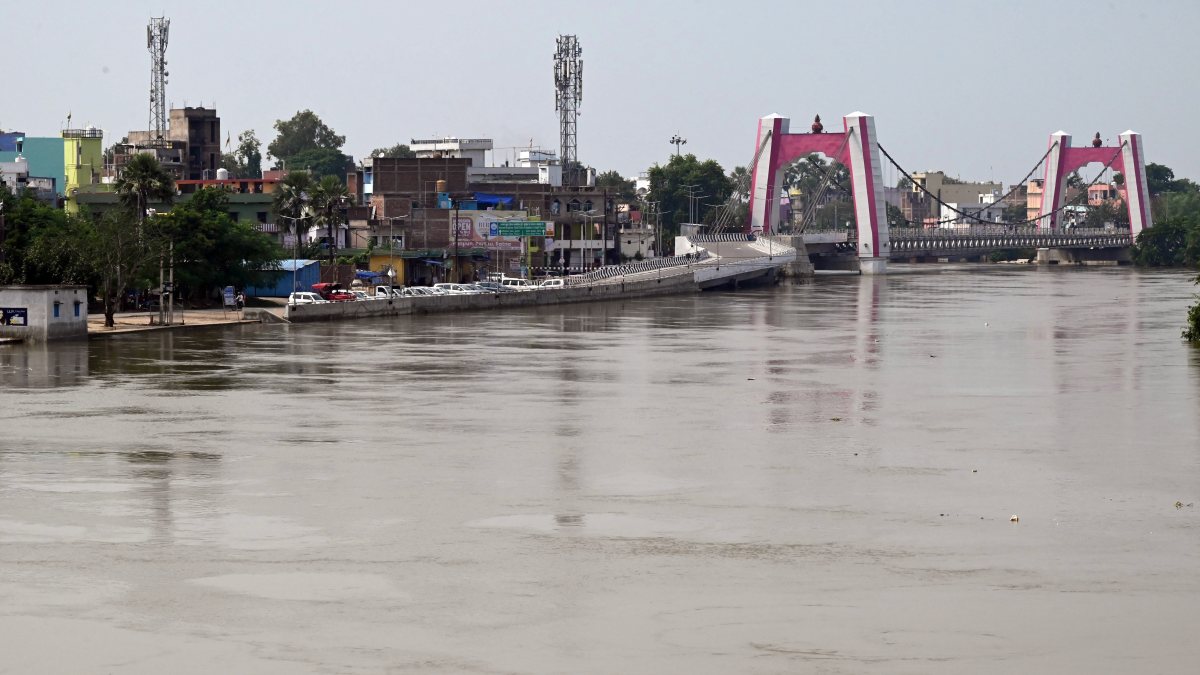 Floodwaters surround Laxman Jhula as Punpun River swells in Patna