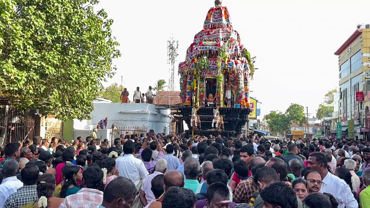 Devotees pull chariot at Tiruchendur temple festival