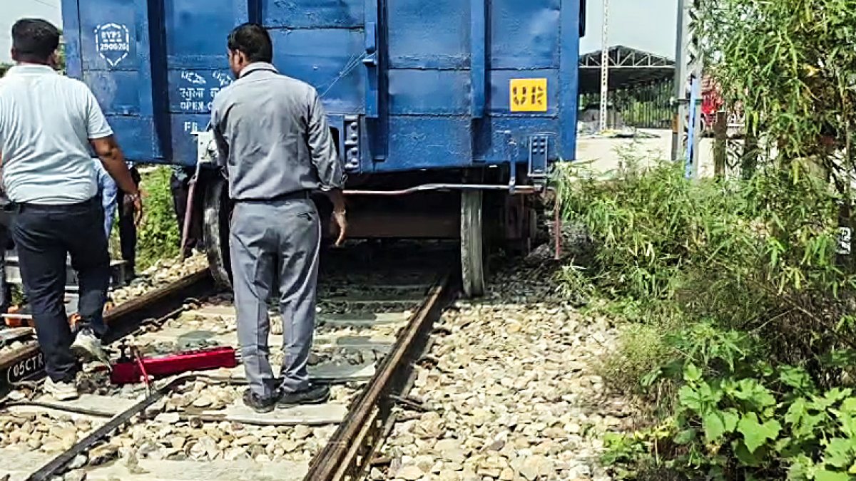 Goods train wagon derails at Kathua railway station