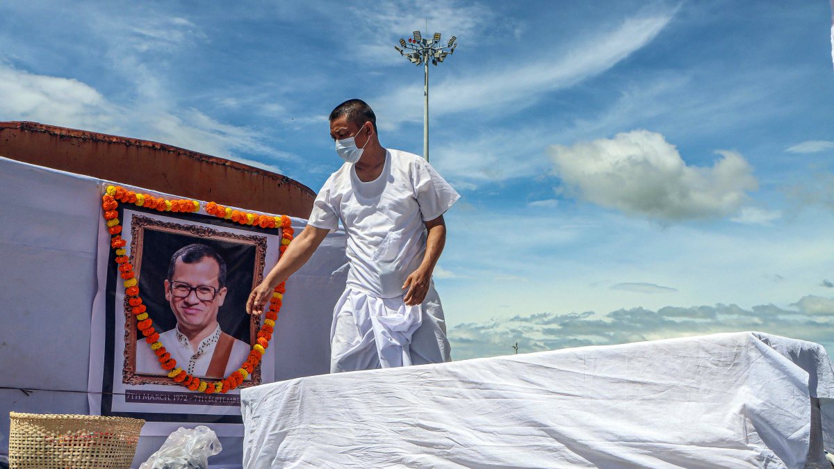 Mortal remains of Manipuri musician killed in Delhi reach Imphal