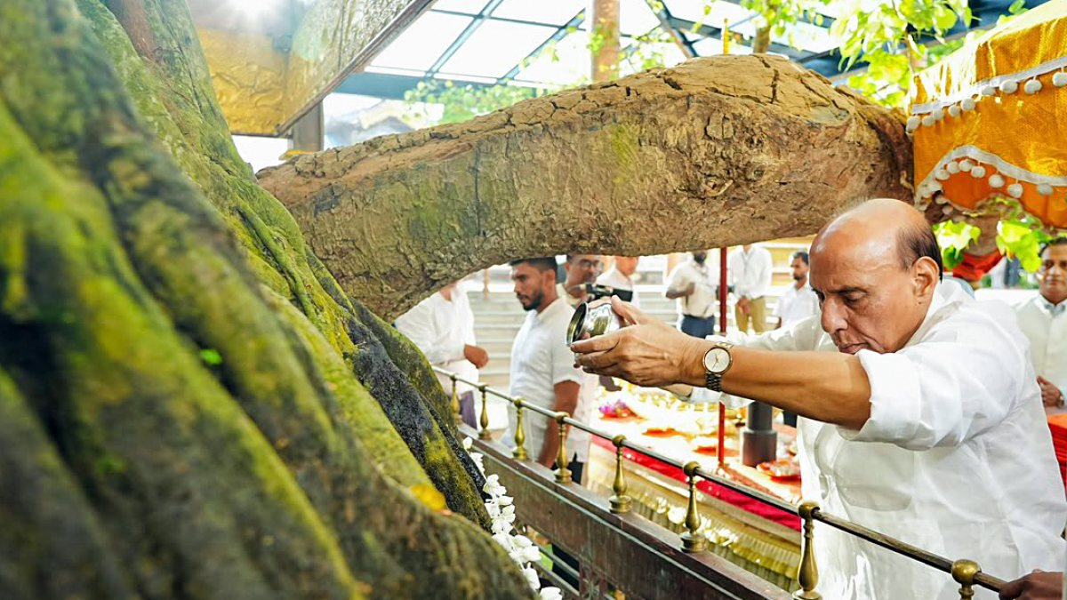 Rajnath Singh performs rituals at Gangaramaya Temple in Colombo