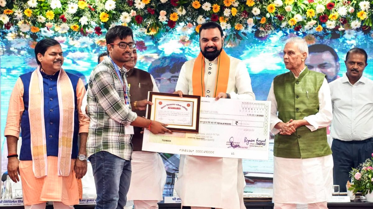 Bihar CM felicitates exam toppers in Patna ceremony