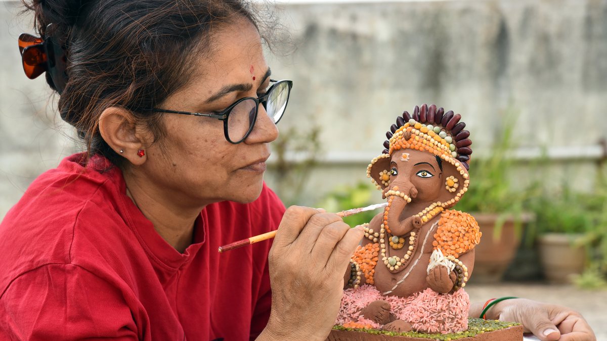 Artist adds final touches to grain Ganesha idol in Akola