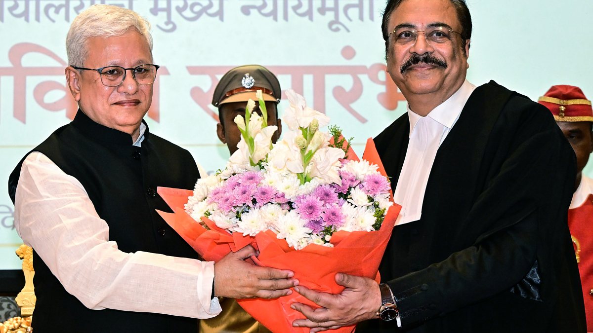 Maharashtra Governor felicitates new Bombay HC Justice