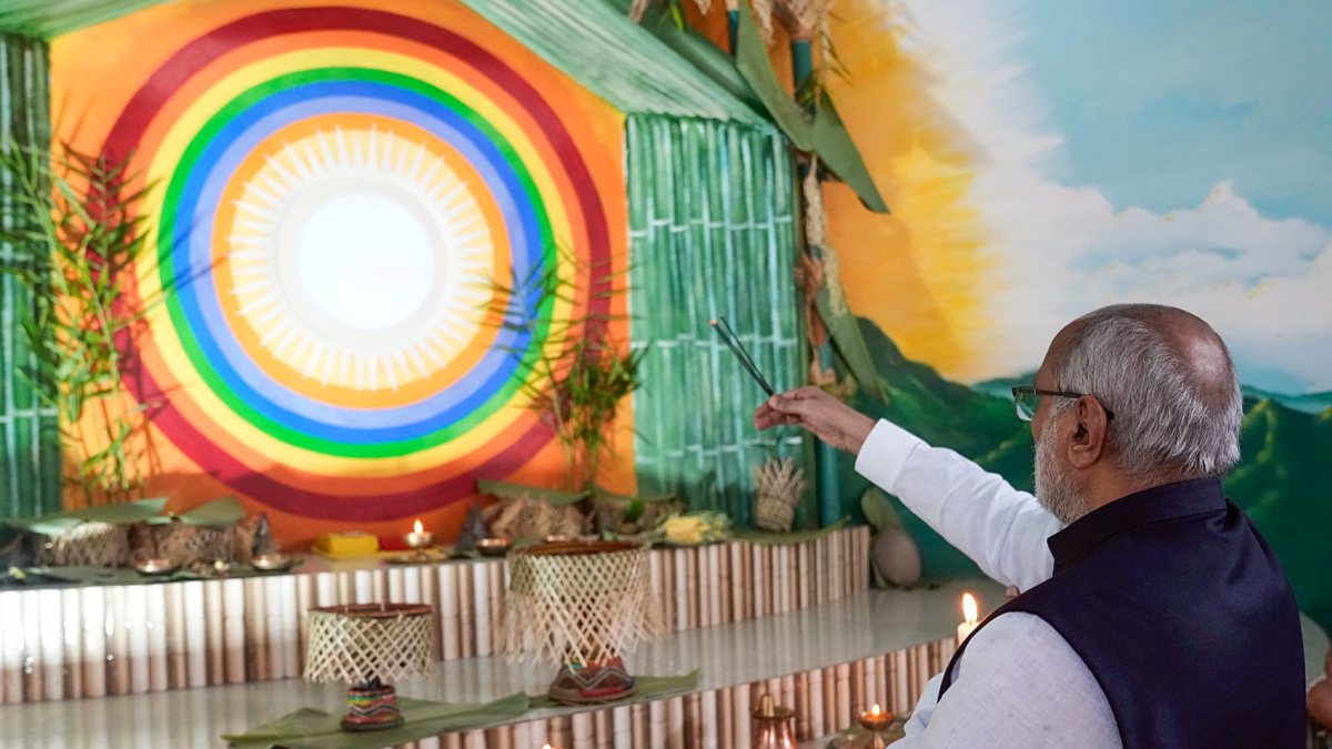 VP Radhakrishnan offers prayers at Nyedar Namlo in Itanagar