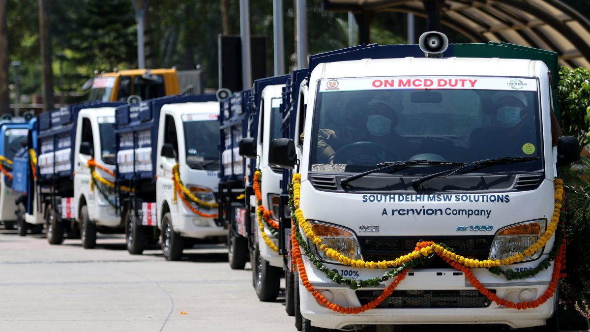 New Delhi gets vehicles for door-to-door waste collection