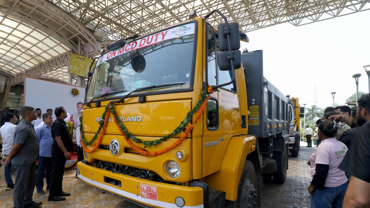 Delhi flags off vehicles for door-to-door waste collection