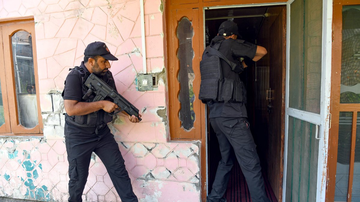 Security personnel conduct search operation in Srinagar