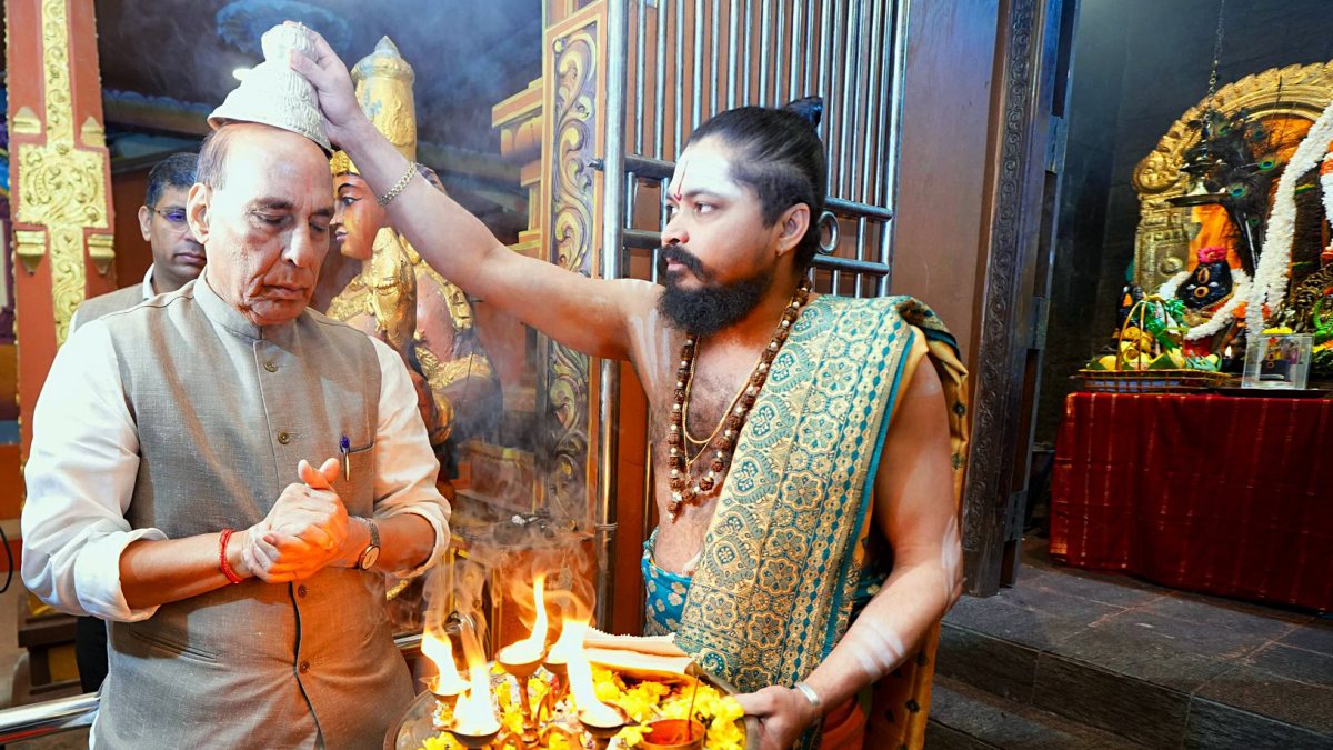Rajnath Singh offers prayers at Seetha Amman Temple in Sri Lanka
