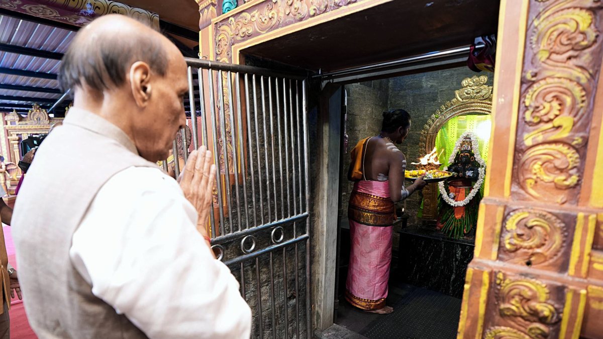 Rajnath Singh offers prayers at Seetha Amman Temple in Sri Lanka