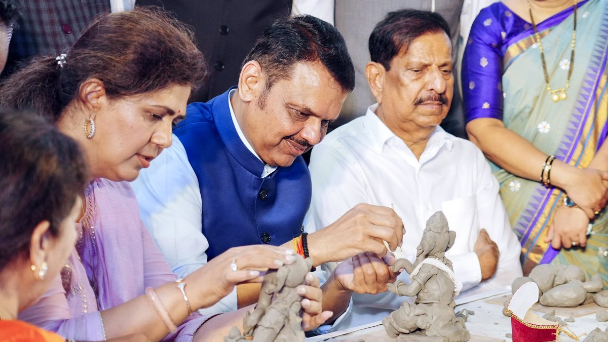 Fadnavis attends Maha Ganesh Murti Workshop 2026 in Mumbai