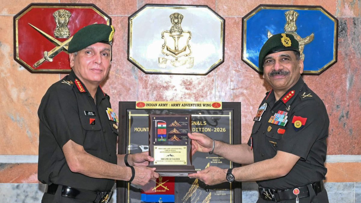 Army chief flags in Signals team after Ladakh peaks summit