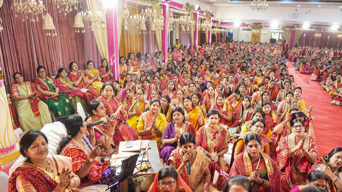 Married women recite Mangal Path in Patna on Bhadrapada Amavasya