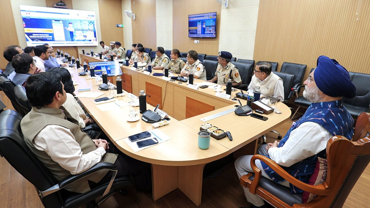 Delhi LG launches revamped traffic police website
