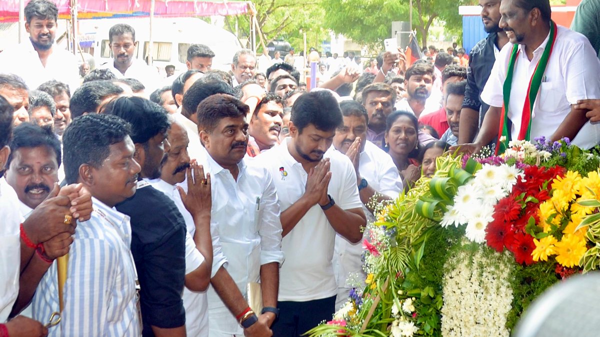 Udhayanidhi Stalin pays homage to Immanuel Sekaran in Paramakudi