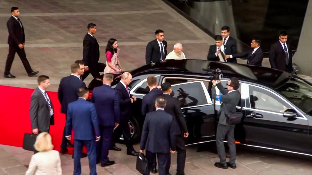 Modi and Putin share car to Bharat Mandapam exhibition