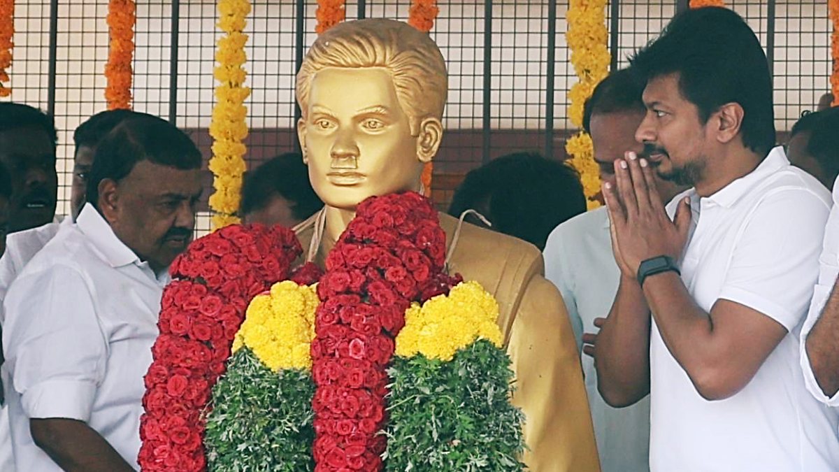 Udhayanidhi Stalin pays homage to Immanuel Sekaran in Paramakudi