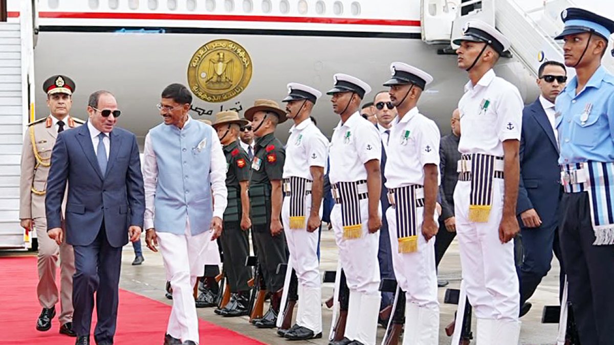 MoS Defence Sanjay Seth receives Egyptian President at BRICS Summit