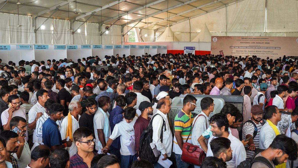 Patna crowd settles traffic e-challans at Lok Adalat camp