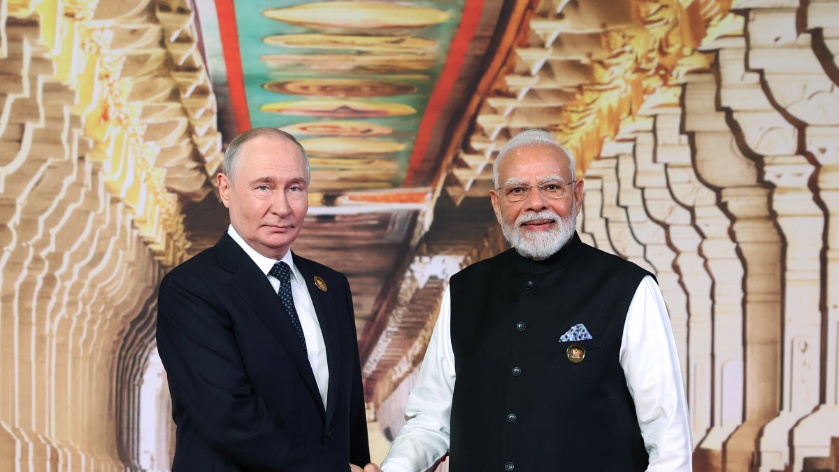 Modi and Putin shake hands at BRICS summit in New Delhi