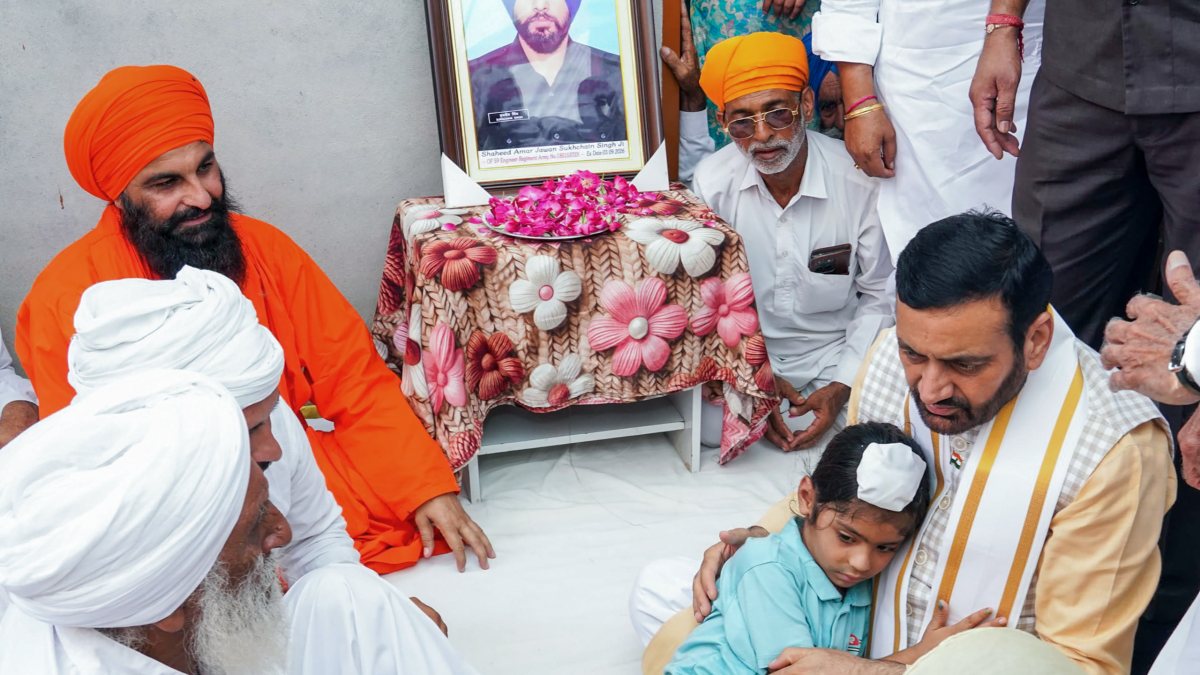 Haryana CM consoles family of martyr Sukhchain Singh in Sirsa