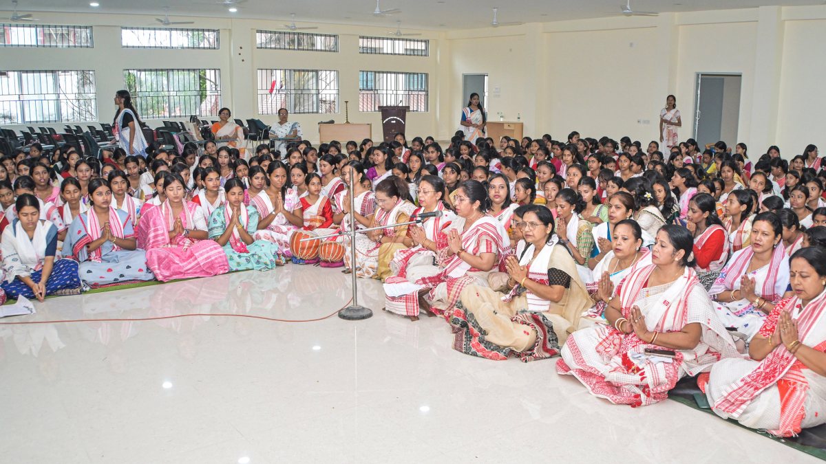 Guwahati school performs Naam Pasango on Sankardev tithi