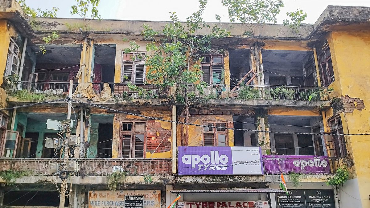 Jammu admin audits old structures after Delhi building collapse
